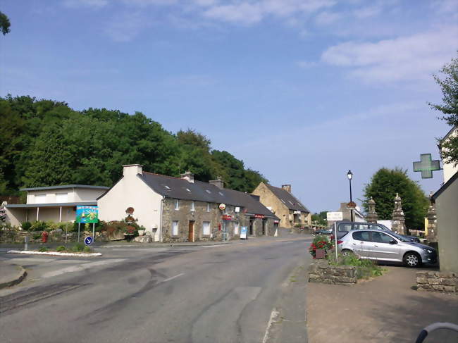 L'entrée sud-ouest du bourg de Dirinon - Dirinon (29460) - Finistère
