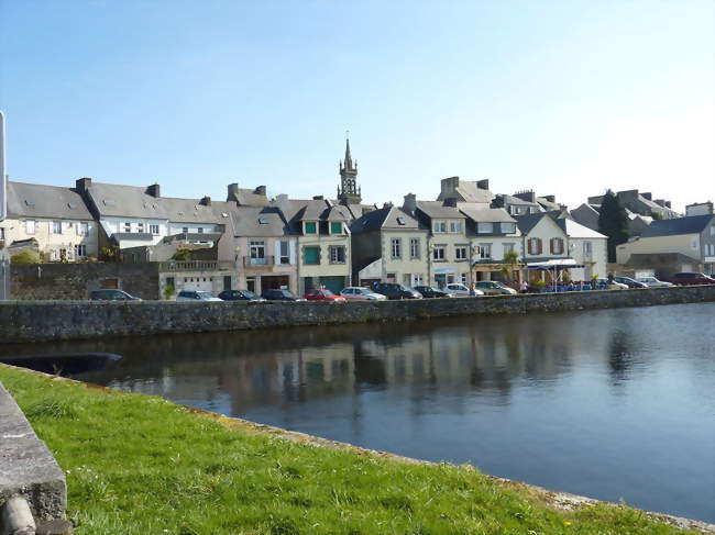 La ville vue du lac - Huelgoat (29690) - Finistère