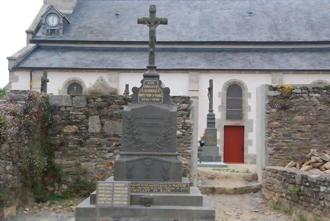 Le monument aux morts - Kernouës (29260) - Finistère