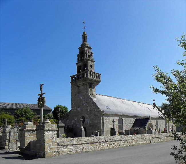Loc-Brévalaire - l'église paroissiale et le calvaire - Loc-Brévalaire (29260) - Finistère