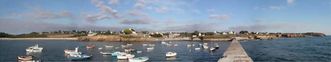 Le Loc'h, plage et port marquant la limite entre les communes de Primelin et Plogoff - Primelin (29770) - Finistère