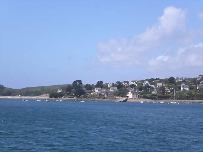 Roscanvel vu de la rade de Brest, en 2008 - Roscanvel (29570) - Finistère