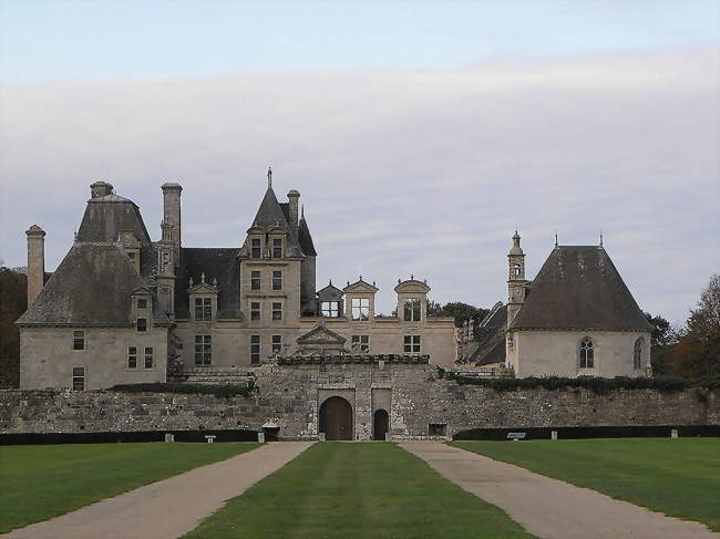 Vue générale du Château de Kerjean en Saint-Vougay - Saint-Vougay (29440) - Finistère