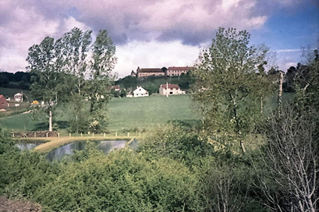 Le bourg - Brugheas (03700) - Allier