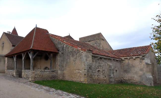 Vestige de l'église Saint-Blaise de Chareil - Chareil-Cintrat (03140) - Allier