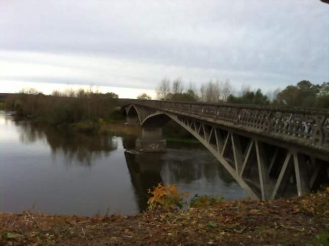 Pont sur l'Allier à Charmeil - Charmeil (03110) - Allier