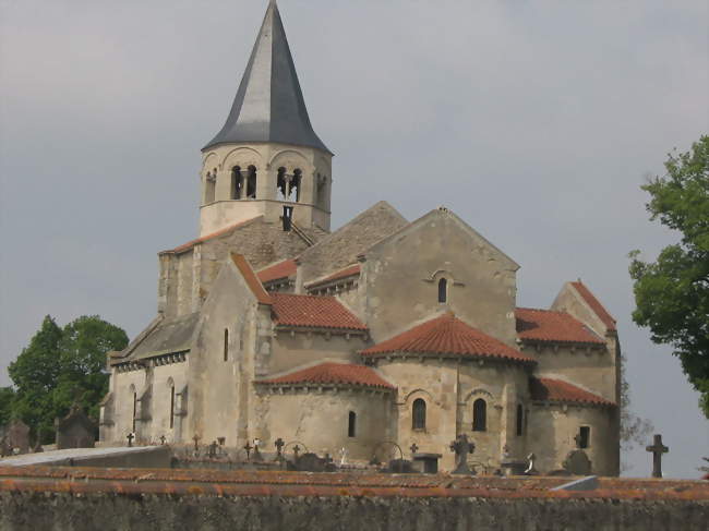 L'église de Cognat à l'écart du village sur une colline - Cognat-Lyonne (03110) - Allier
