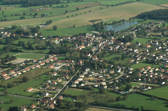 Brocante et Rassemblement de Véhicules Anciens