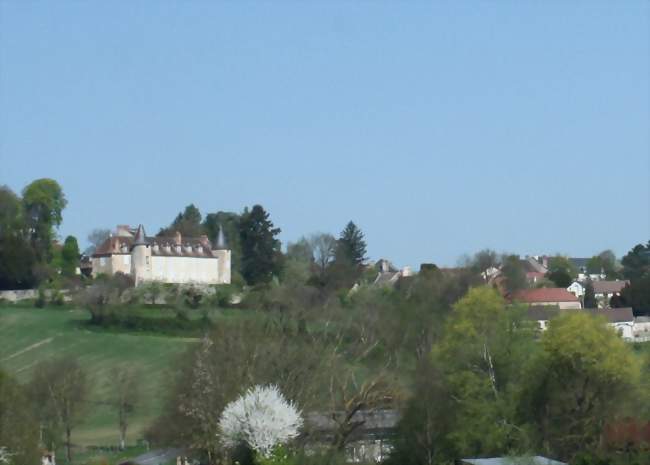 Le village et le château - Saint-Gérand-le-Puy (03150) - Allier