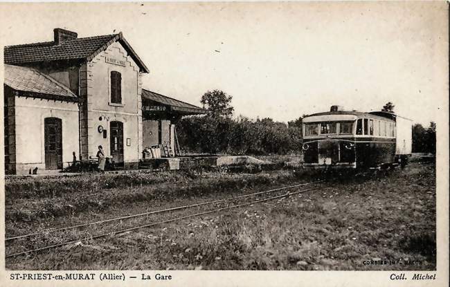 Le village fut desservi par la ligne de chemin de fer secondaire de Sancoins à Lapeyrouse du Réseau départemental de l'Allier de 1892 à 1949 - Saint-Priest-en-Murat (03390) - Allier