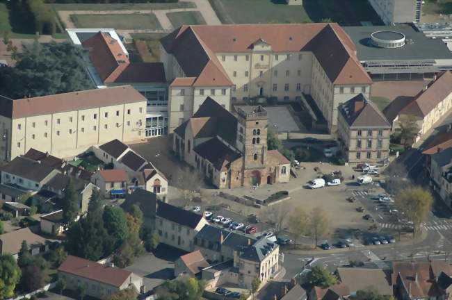 Vue aérienne du centre dYzeure - Yzeure (03400) - Allier