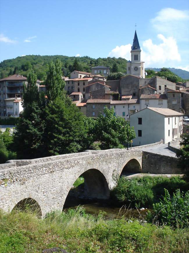 Le village d'Arre au-dessus de la rivière Arre - Arre (30120) - Gard