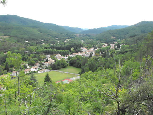 Vue d'ensemble avec le viaduc au fond - Chamborigaud (30530) - Gard