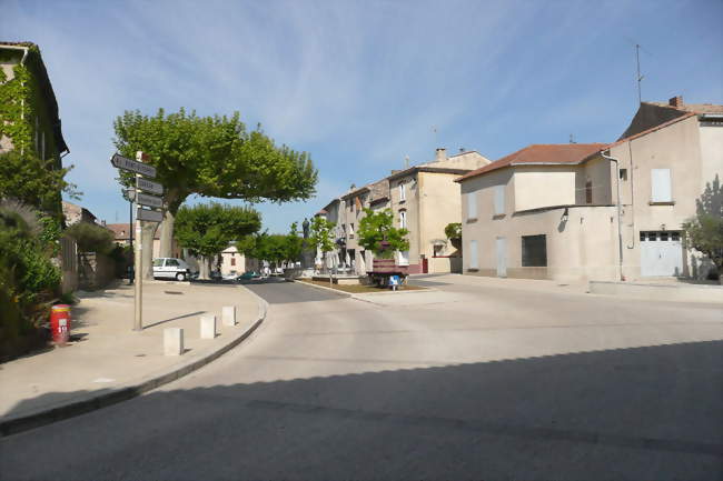 Place du village - Saint-Paulet-de-Caisson (30130) - Gard
