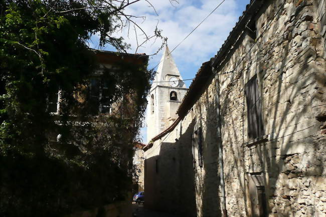 Vue de l'église de Saze depuis le chemin de la Poste - Saze (30650) - Gard