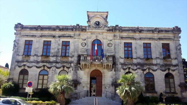 La mairie de Vauvert - Vauvert (30600) - Gard