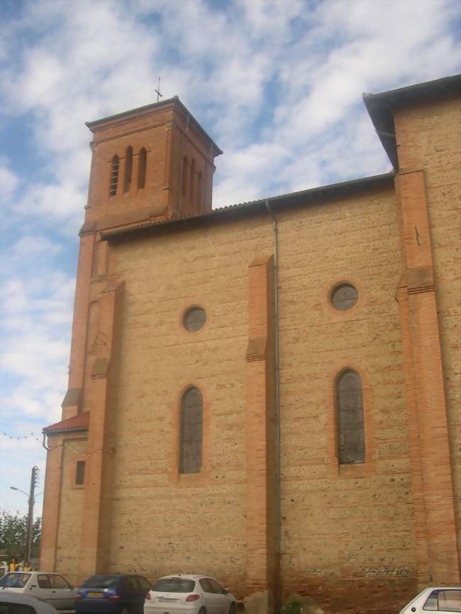 L'église, vue de la mairie - Beaumont-sur-Lèze (31870) - Haute-Garonne