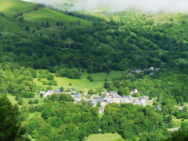 Les villages de Benque-Dessous (au premier plan) et Benque-Dessus - Benque-Dessous-et-Dessus (31110) - Haute-Garonne