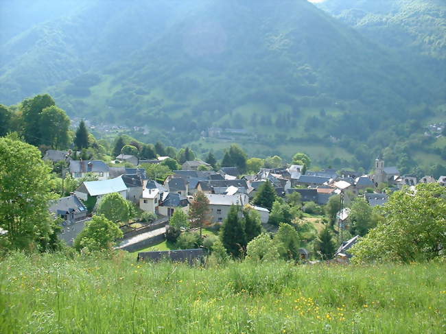 Le village de Burgalays domine la vallée de la Pique - Burgalays (31440) - Haute-Garonne