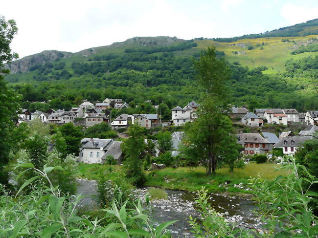 Le village de Fos, en bord de Garonne - Fos (31440) - Haute-Garonne