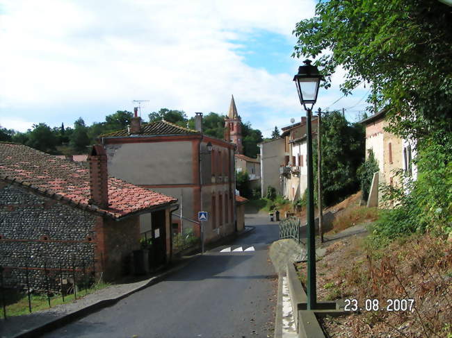 Rue du village - Marquefave (31390) - Haute-Garonne