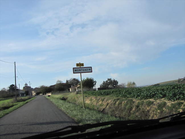 Entrée du village - Montgazin (31410) - Haute-Garonne