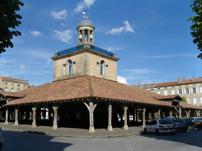 La halle centrale (Beffroi) de Revel