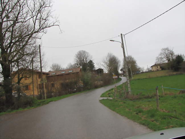 Entrée du village - Rouède (31160) - Haute-Garonne