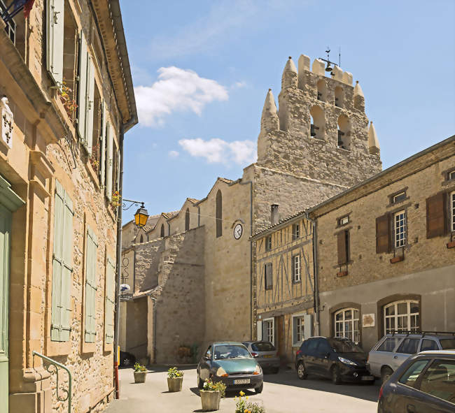 La mairie et l'église - Saint-Julia (31540) - Haute-Garonne
