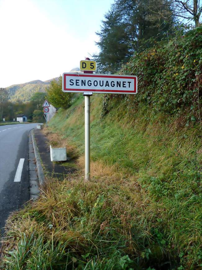 Entrée du village - Sengouagnet (31160) - Haute-Garonne