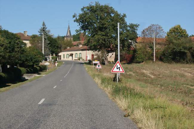 Rue principale - Arrouède (32140) - Gers