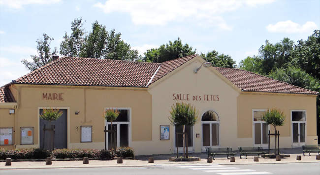 Mairie et salle des fêtes - Dému (32190) - Gers