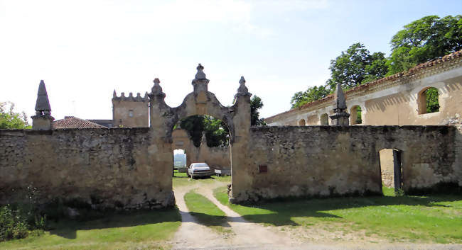 Première enceinte du logis abbatial - Faget-Abbatial (32450) - Gers