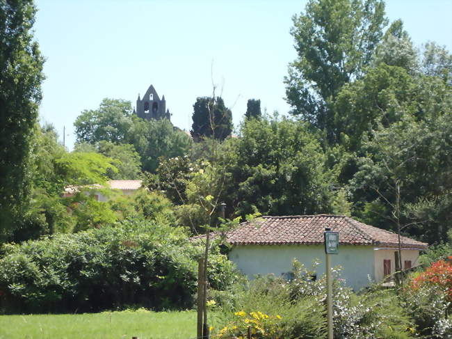 Vue du village - L'Isle-Arné (32270) - Gers