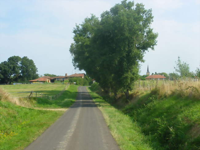 Entrée du village - Lagarde-Hachan (32300) - Gers