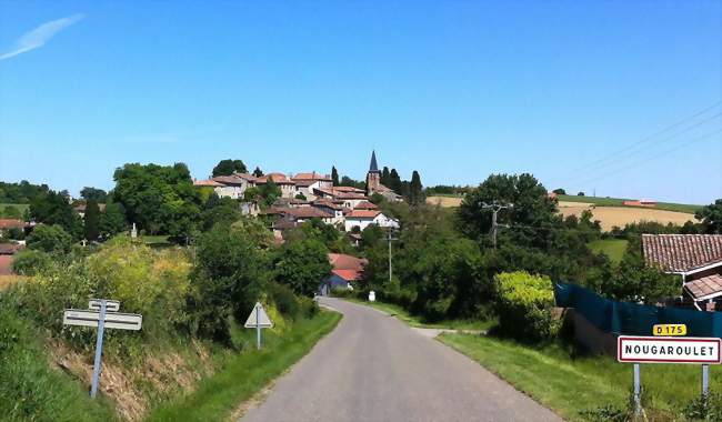 Vue sur le village de Nougaroulet, Gers - Nougaroulet (32270) - Gers