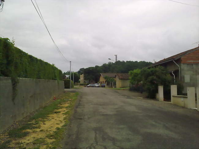 Rue principale de Projan - Projan (32400) - Gers