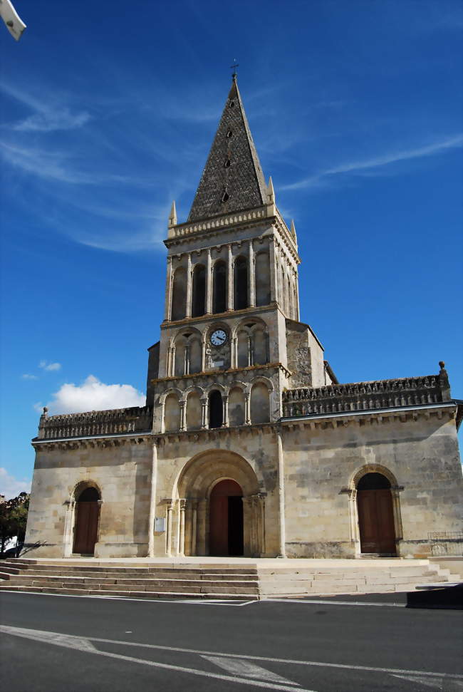 L'église Saint-Pierre d'Ambarès-et-Lagrave - Ambarès-et-Lagrave (33440) - Gironde