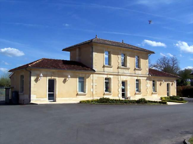 La mairie (avr 2013) - Arbis (33760) - Gironde