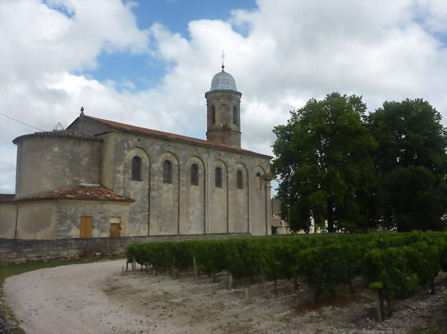 Vue d'ensemble de l'église en juillet 2010 - Arcins (33460) - Gironde