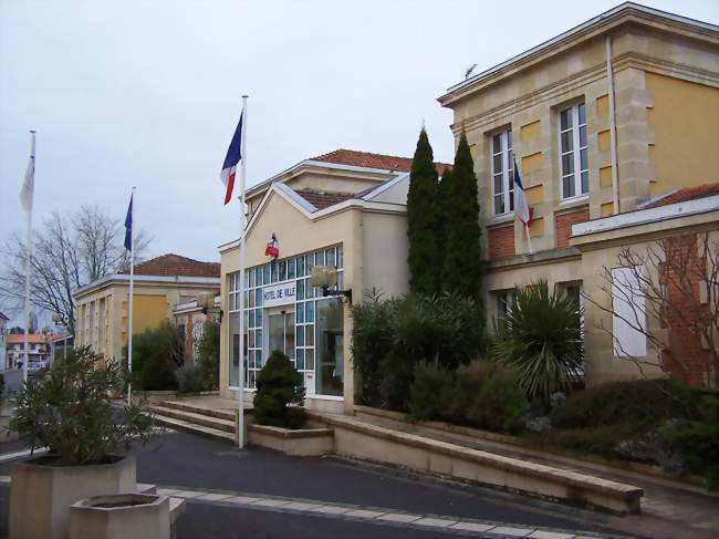 L'hôtel de ville - Arès (33740) - Gironde
