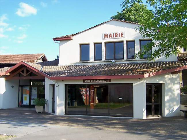La mairie et la salle de communauté (juin 2009) - Bassanne (33190) - Gironde