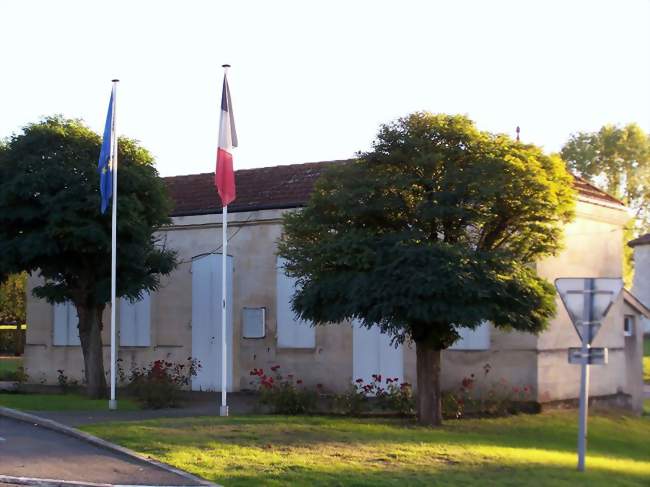 La mairie (oct 2012) - Bellebat (33760) - Gironde