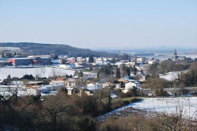 Vue générale de Branne sous la neige - Branne (33420) - Gironde