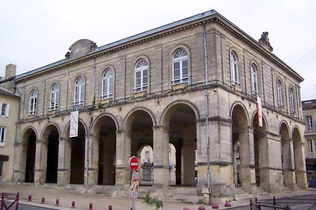 La mairie (nov 2011) - Cadillac (33410) - Gironde