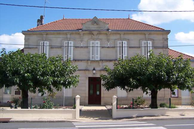 La mairie (août 2011) - Camiran (33190) - Gironde