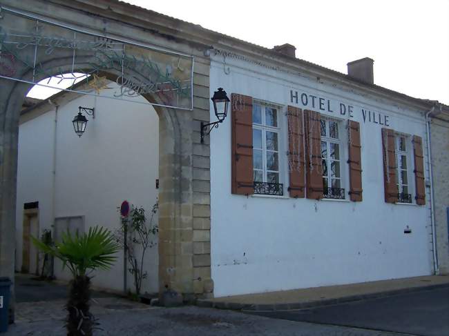 La mairie (janv 2010) - Caudrot (33490) - Gironde