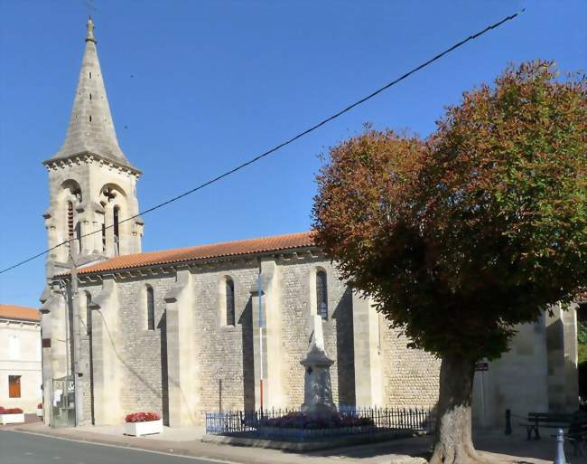 L'église et le monument aux morts de Couquèques - Couquèques (33340) - Gironde