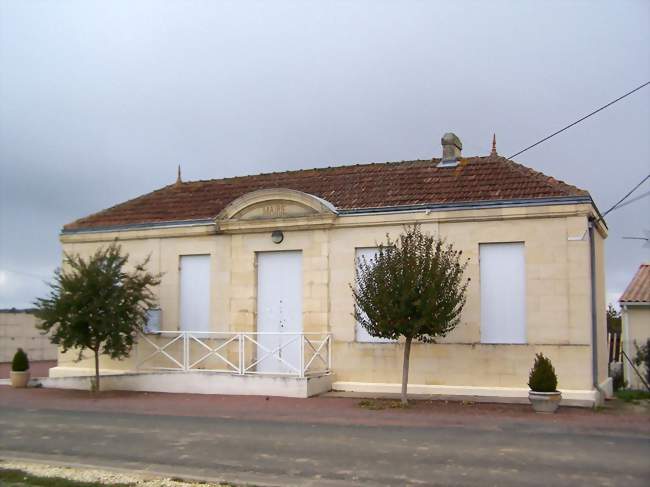 La mairie (oct 2012) - Courpiac (33760) - Gironde