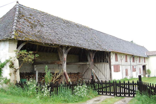 Maison à colombage - Les Églisottes-et-Chalaures (33230) - Gironde